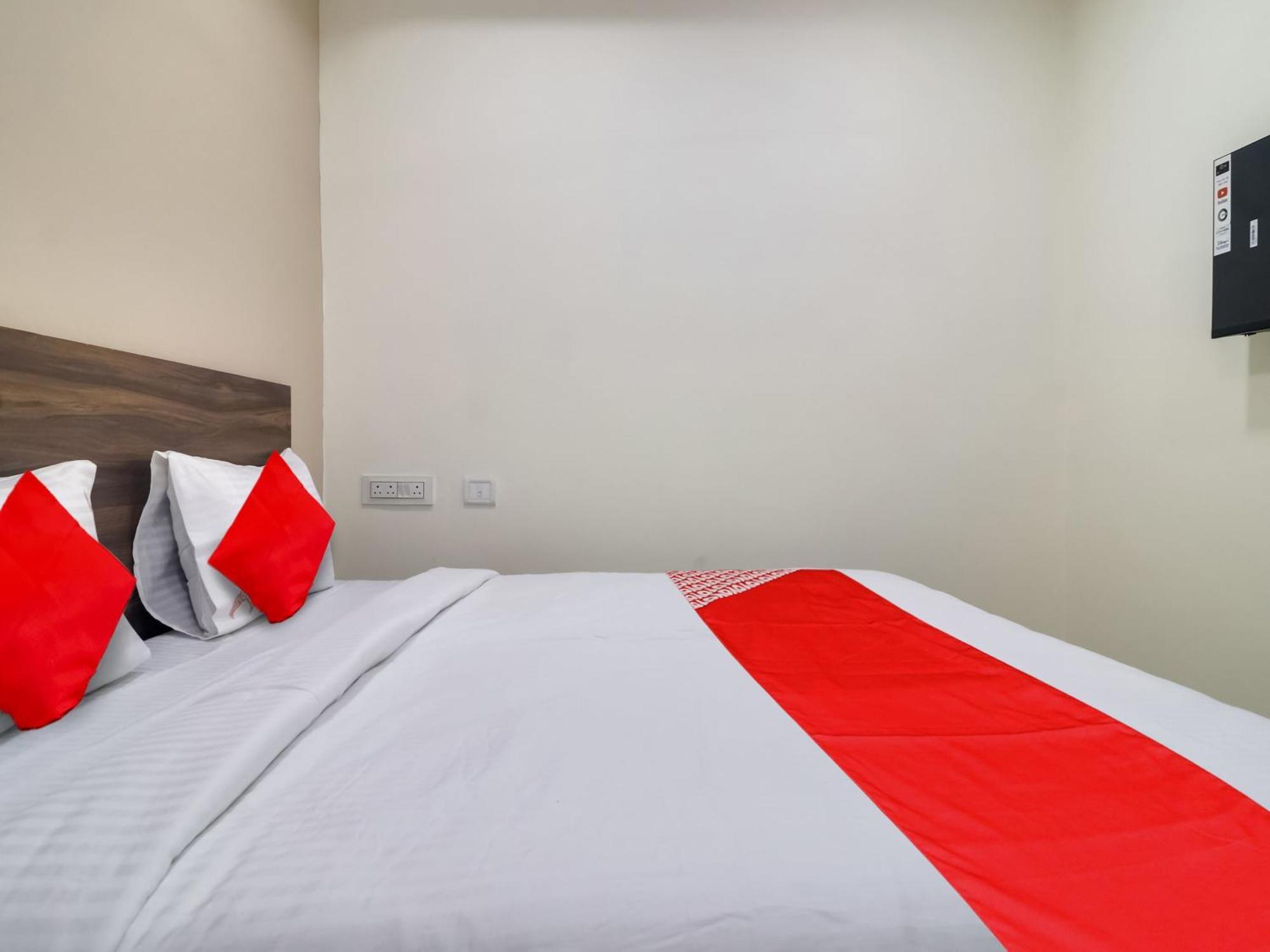 Hotel O Red Stone Hotels Hyderabad Luaran gambar
